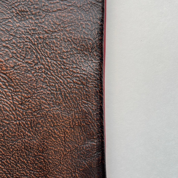 New Leather crossbody/pouch - Picture 7 of 11